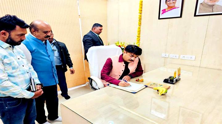 राज्य मंत्री श्री पटेल ने पदभार ग्रहण किया